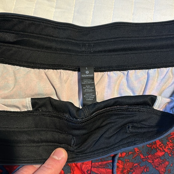 Lululemon- The Short 9 No Liner - Picture 2 of 4